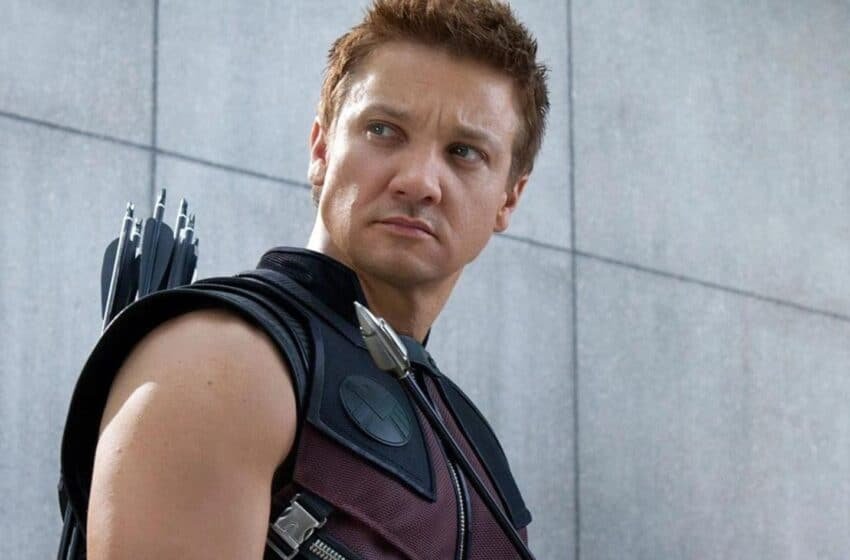  Jeremy Renner, o Gavião Arqueiro de Vingadores, apresenta melhoras após internação  na UTI devido a um acidente com uma máquina de limpar neve; saiba mais